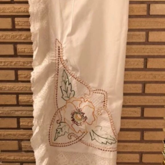 Vintage Embroidered Luncheon Cloth - Kitchen Tablecloth - Dining - Lace - Picture 8 of 10